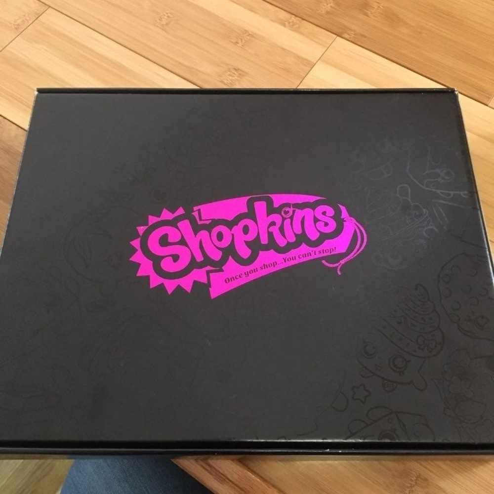 Shopkins Exclusive Black Mystery Box